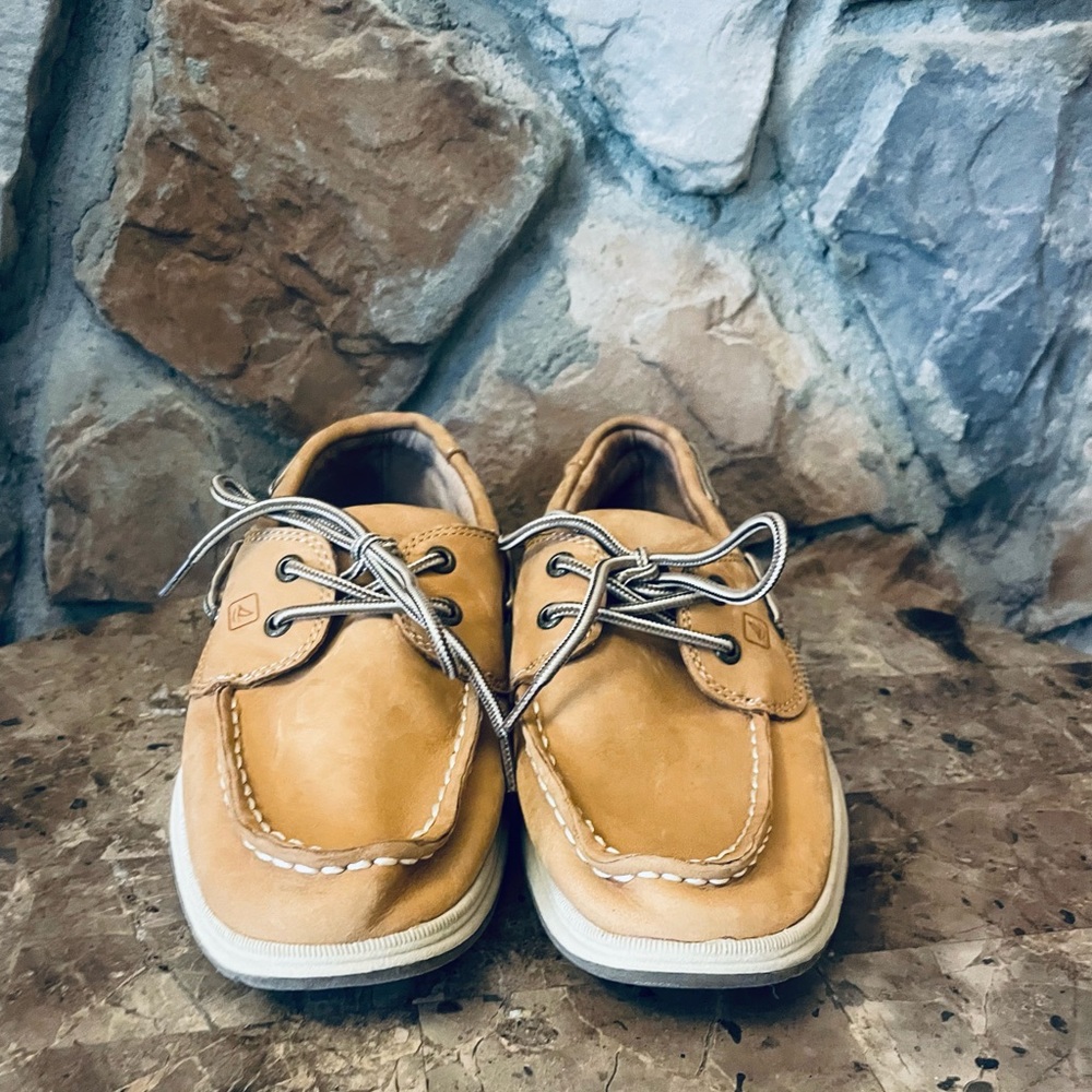 Sperry top-sider. Youth size 5. Brown leather.
